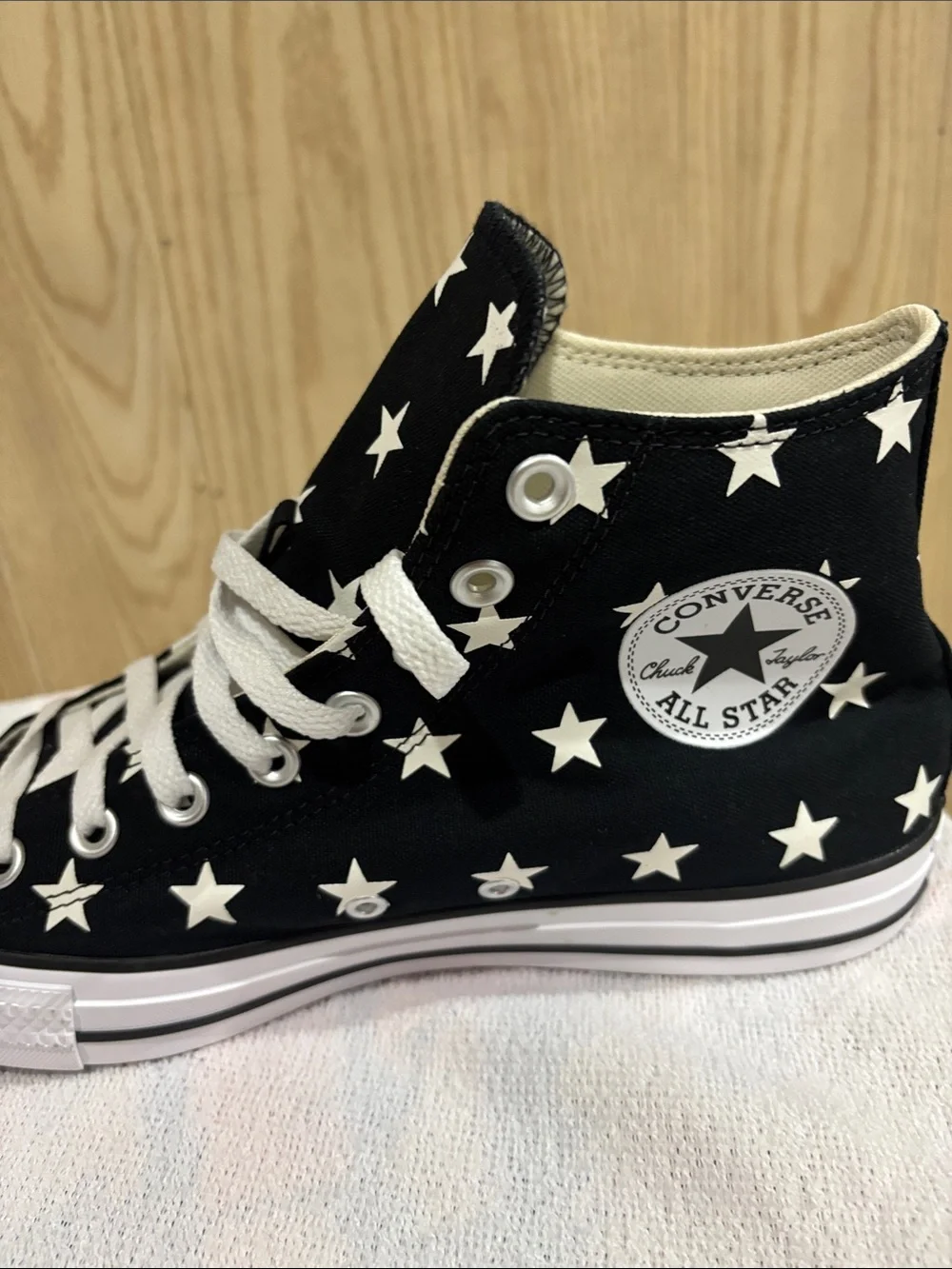 Converse chuck taylor all stars STARS men sz 9 women sz 11 brand new